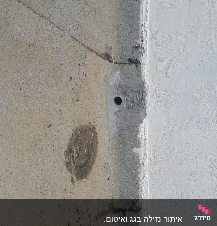 חיבור גג עם צינור ניקוז ואיטום אפור